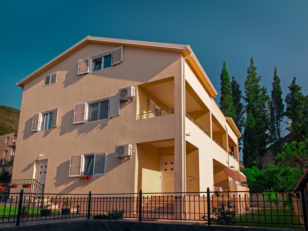 Apartments Viktoria Tivat Exterior foto